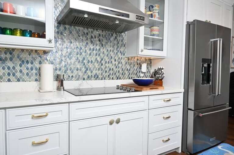 Fully equipped kitchen.