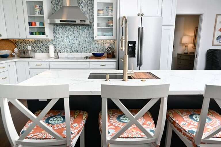 Our quartz island with Ruvatti sink and seating for four.