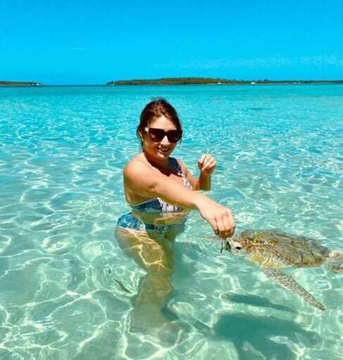 Feeding the turtles