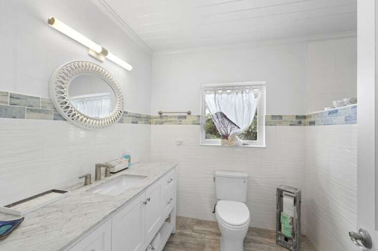 En-suite master bath with walk-in shower.