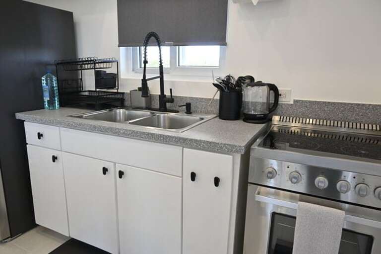 Fully equipped kitchen.