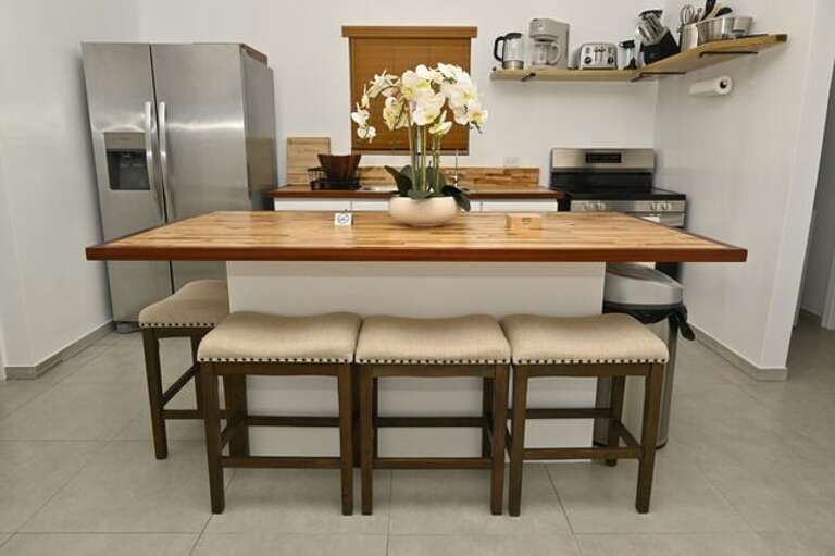 Island bar seating for 4 guests.