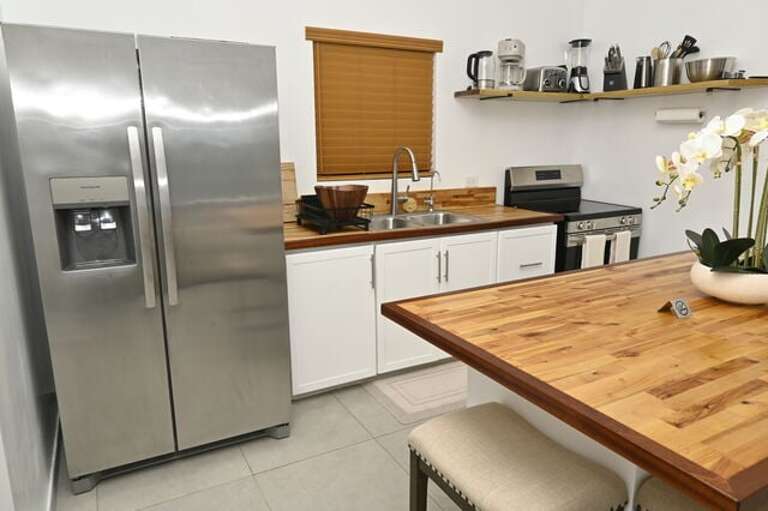 Everything you need to prepare gourmet meals is provided.