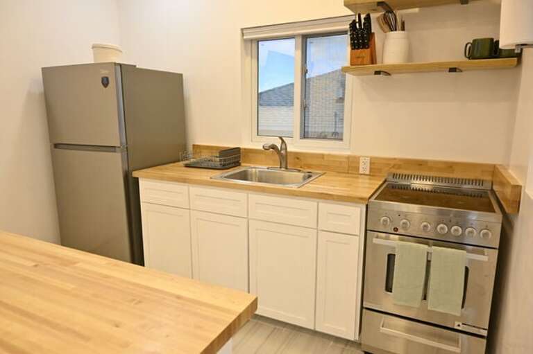 Emerald Cottage fully equipped kitchen.