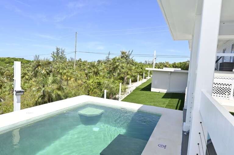 Emerald Cottage plunge pool.