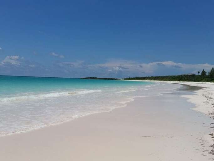 Windermere Beach, a 5-mile-long pristine beach with pinkish sand.