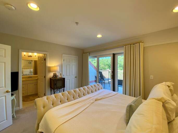 Primary Bedroom (Upstairs)