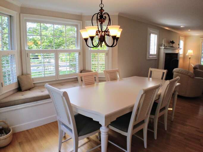 Dining Area Dining Area