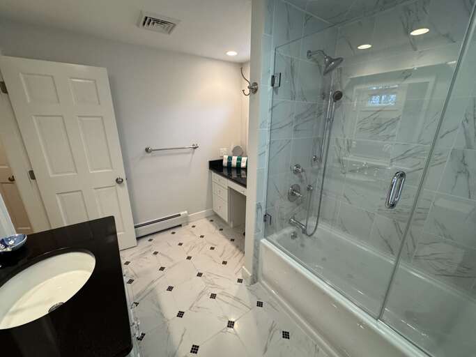 Secondary Bathroom (2nd Floor)