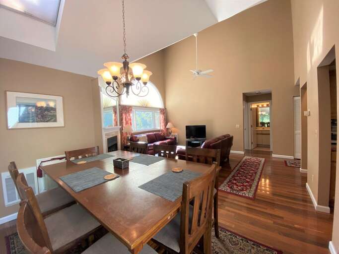 Dining Area Dining Area