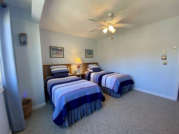 Secondary Bedroom (upstairs) Secondary Bedroom (upstairs)