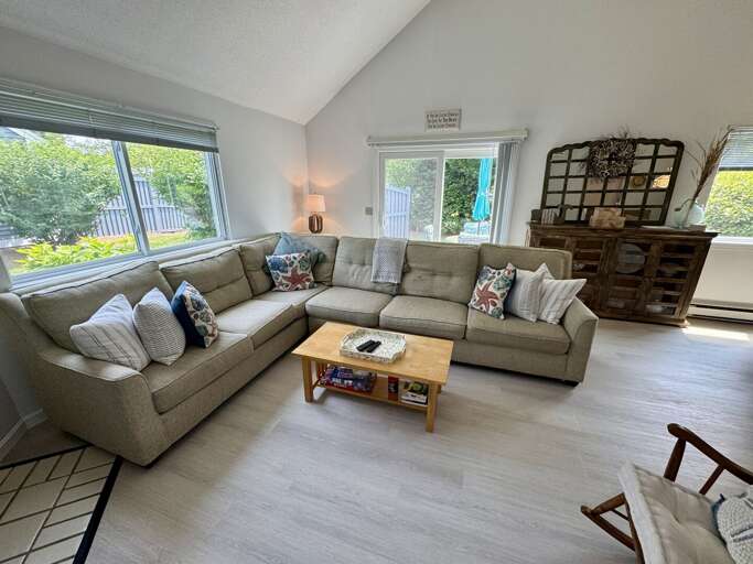 Living Room / Dining Room Living Room / Dining Room