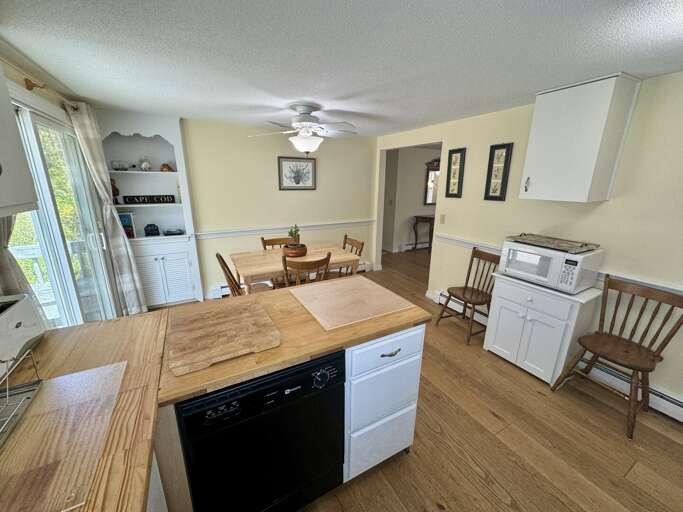 Kitchen / Dining Area