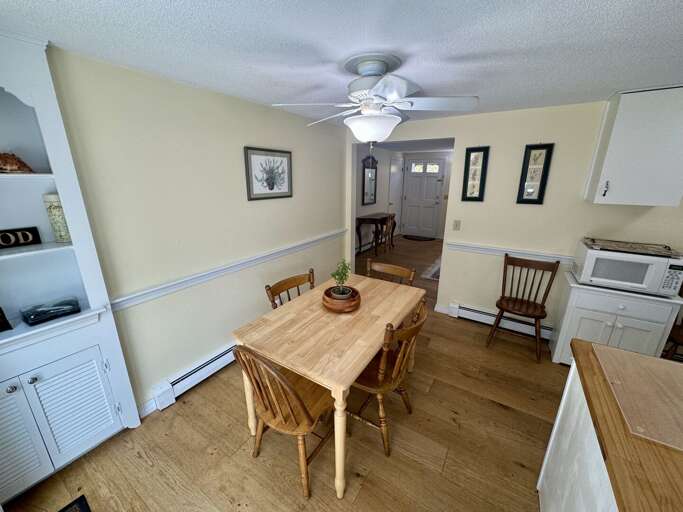 Kitchen / Dining Area