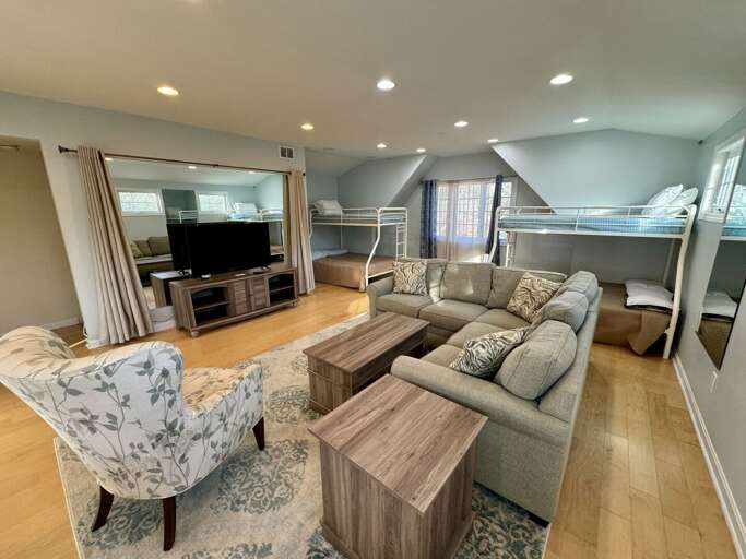 Third Bedroom (2nd Floor - Over the Garage - Guest Suite) Third Bedroom (2nd Floor - Over the Garage - Guest Suite)