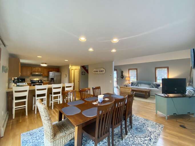 Dining/Kitchen/Living Area Dining/Kitchen/Living Area