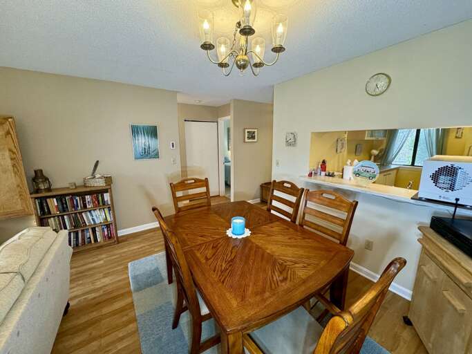 Dining Area Dining Area