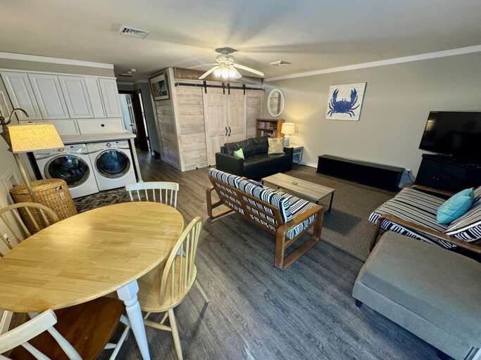 Den Area (2nd Floor) Den Area (2nd Floor)