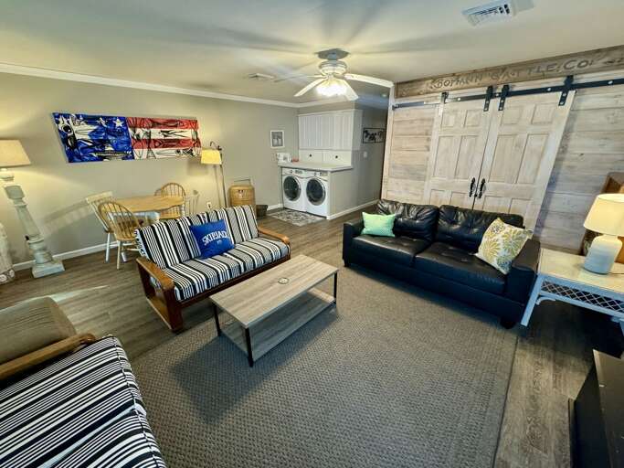 Den Area (2nd Floor) Den Area (2nd Floor)