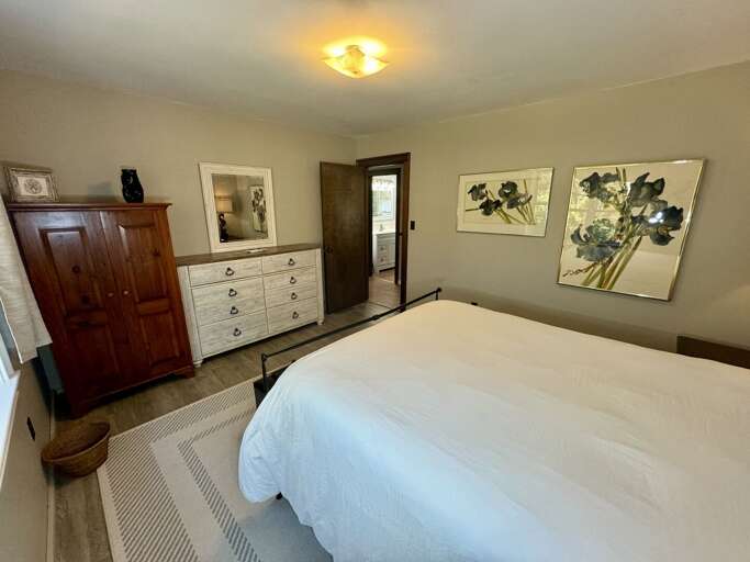 Primary Bedroom (1st Floor) Primary Bedroom (1st Floor)