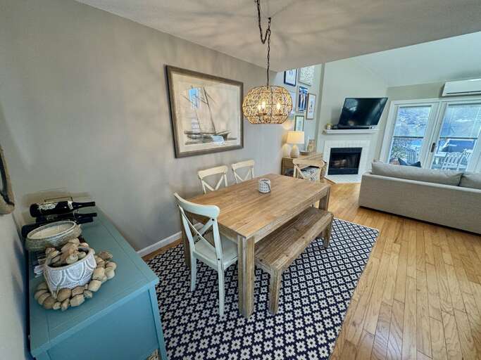 Dining Area Dining Area