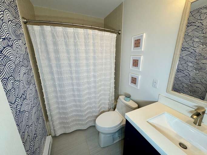 Secondary Bathroom (1st Floor) Secondary Bathroom (1st Floor)