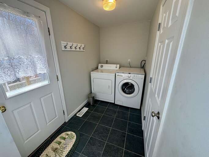 Laundry / Mud Room (1st Floor) Laundry / Mud Room (1st Floor)