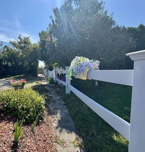 Exterior - Front Walk Way To Beach