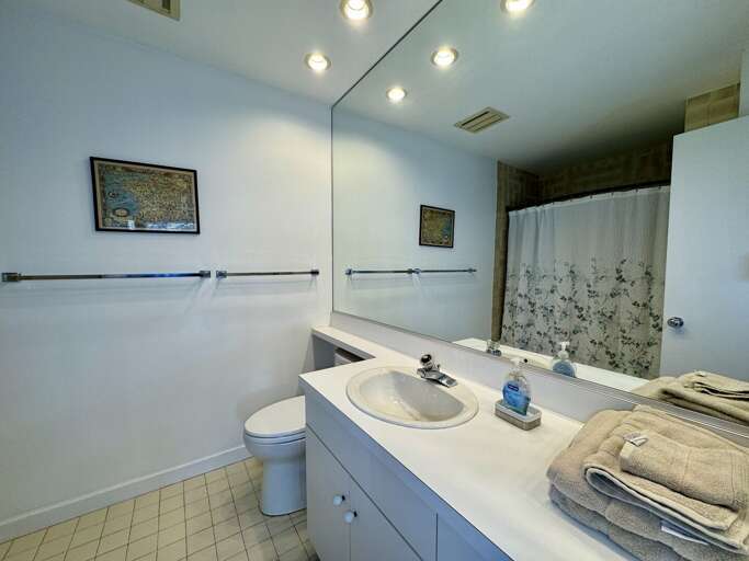 Secondary Bathroom (2nd Floor)