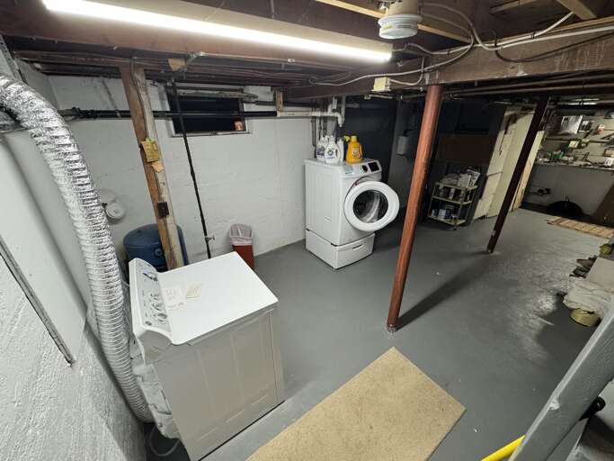 Washer / Dyer - Basement