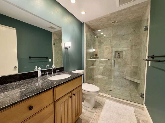 Secondary Bathroom (1st Floor)