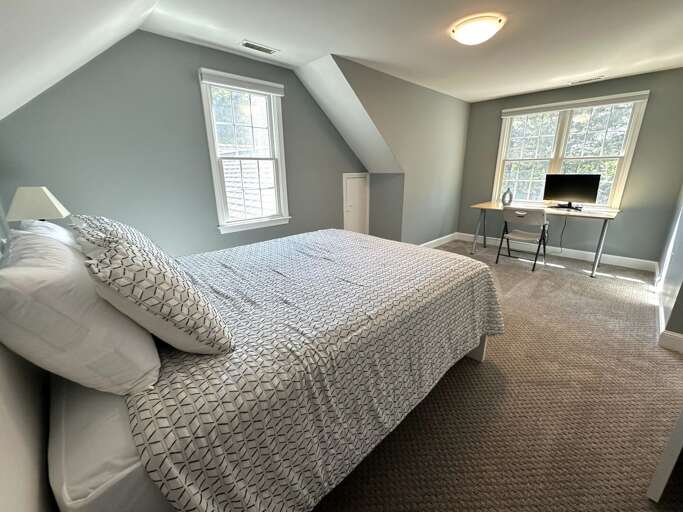 2nd Floor Queen Bedroom