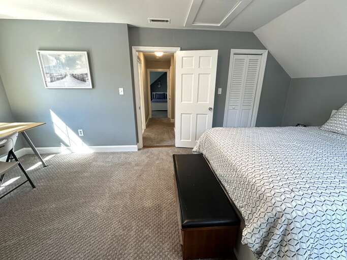 2nd Floor Queen Bedroom