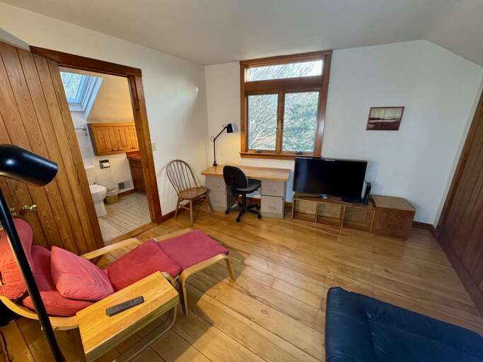 Primary Bedroom (2nd Floor)