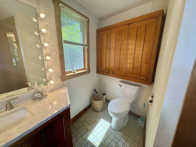 Secondary Bathroom (1st Floor)