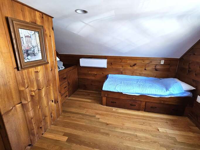 Second Bedroom with 3 Twins