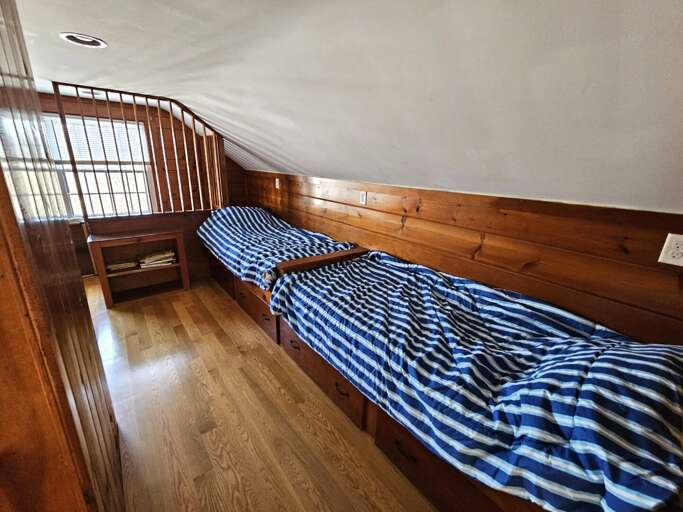 Second Bedroom with 3 Twins