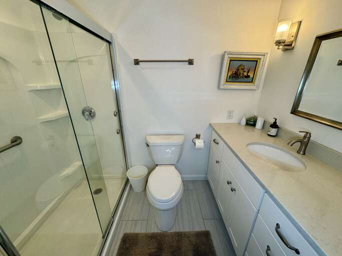 Primary Bathroom (1st Floor)