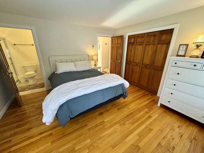 Primary Bedroom (1st Floor)