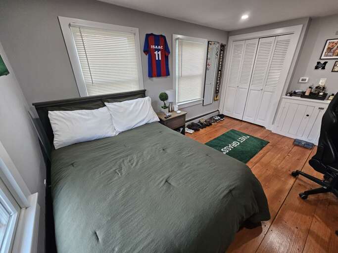 Second Floor Bedroom with Double/Full Bed & Twin Trundle