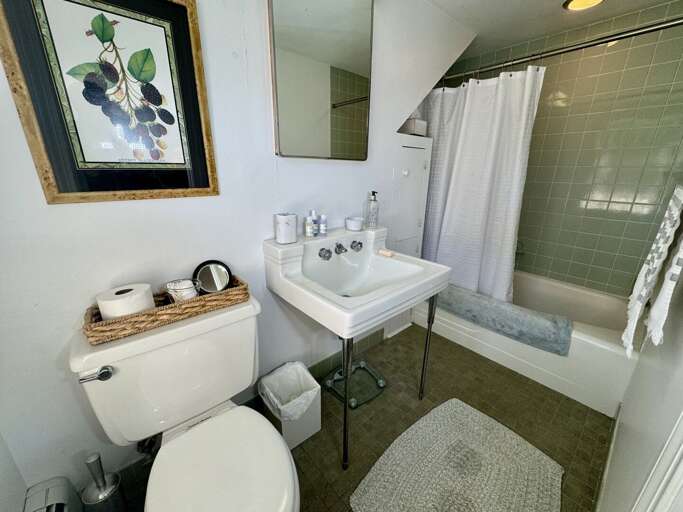 2nd Floor Bathroom