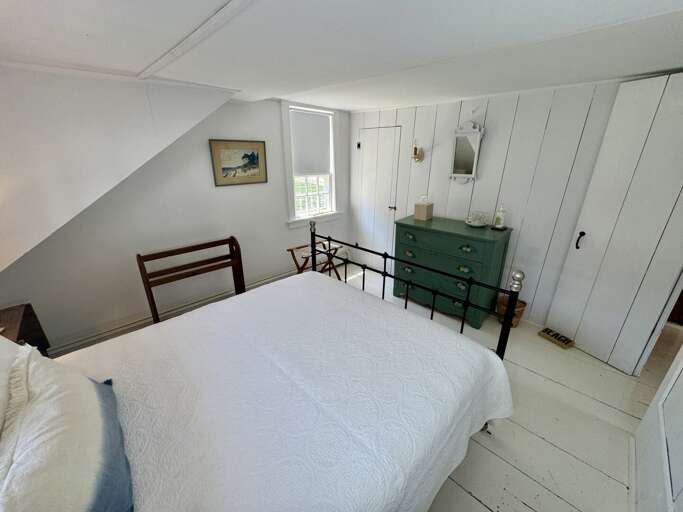 2nd Floor Queen Bedroom #2