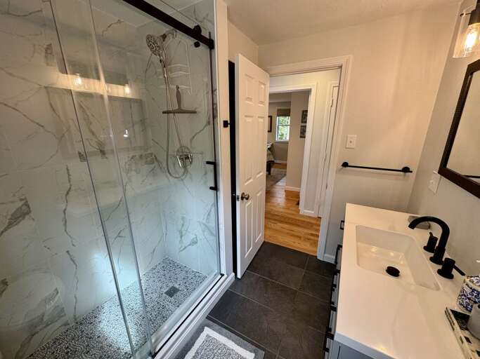 Primary Bathroom (1st Floor)