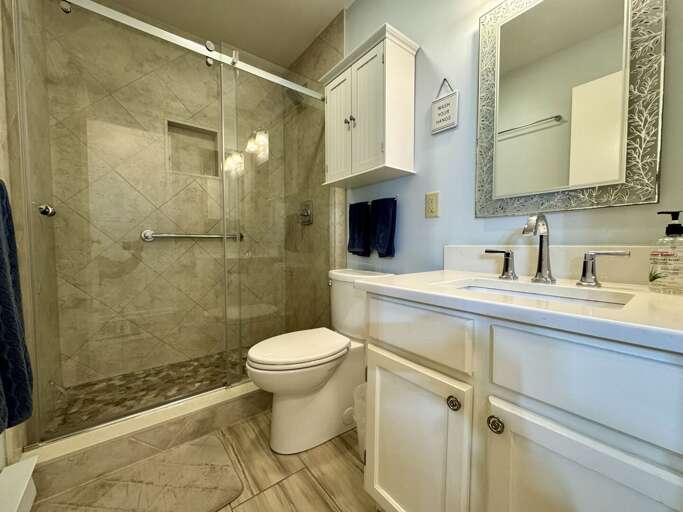 Primary Bathroom (1st Floor)