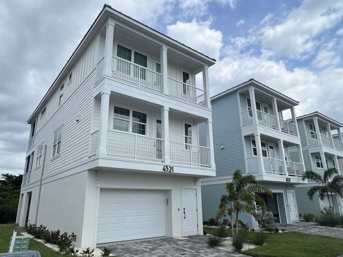 Salty Seagull At Hunters Point Cortez, FL 3 Bedrooms Sleeps 9!