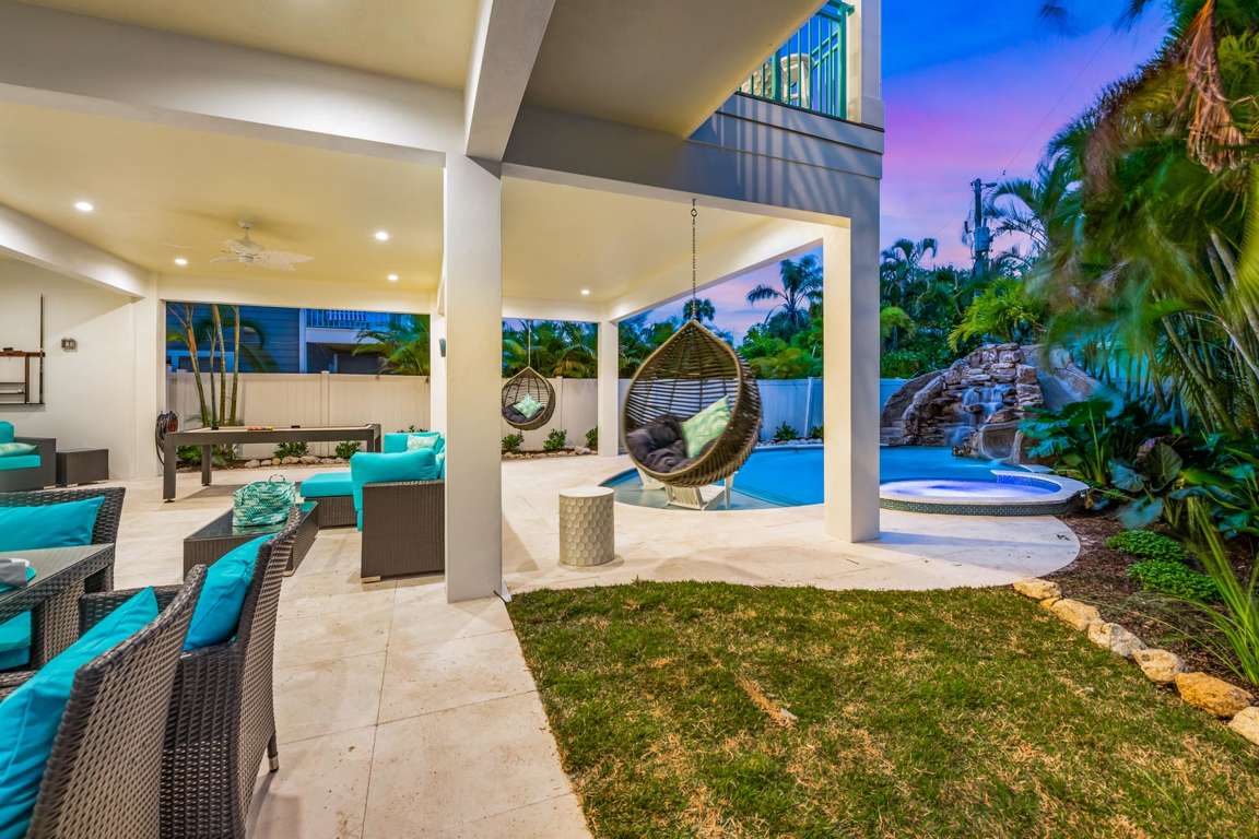 On The Rocks Luxurious 5 Bedroom House for Rent in Siesta Key, FL