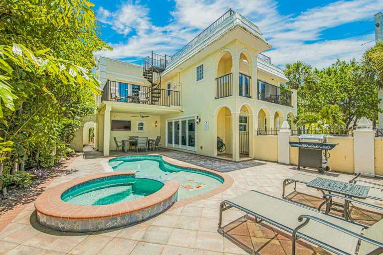 Lounge and Grill by the Pool!
