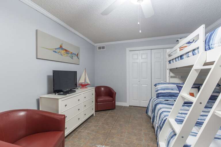 Full bunks with twins on top and flat screen TV! This room is located downstairs and can sleep up to 6! Full bunks with twins on top and flat screen TV! This room is located downstairs and can sleep up to 6!