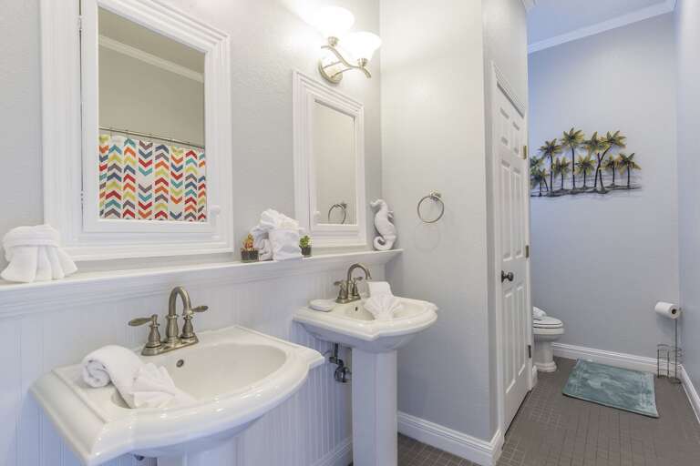Master bathroom with double sinks! Master bathroom with double sinks!