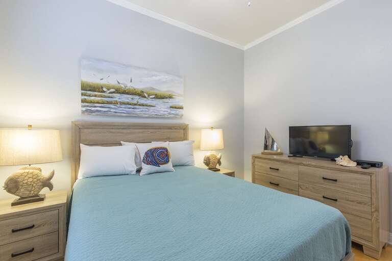 Spacious guest bedroom located on the second floor! Spacious guest bedroom located on the second floor!